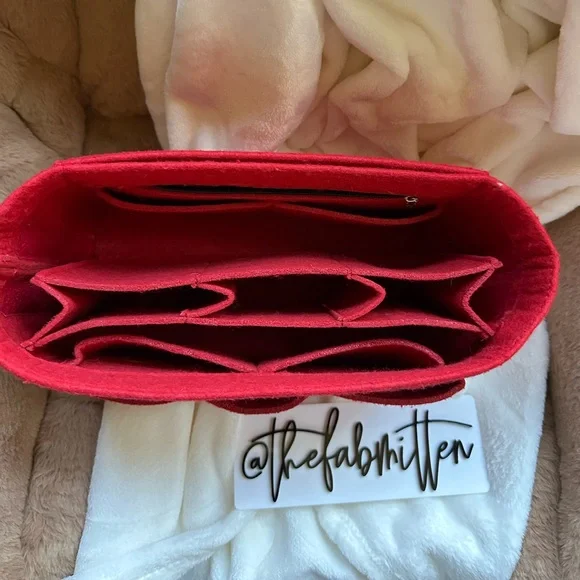 Neverfull MM Red Felt Organizer - Picture 2 of 5